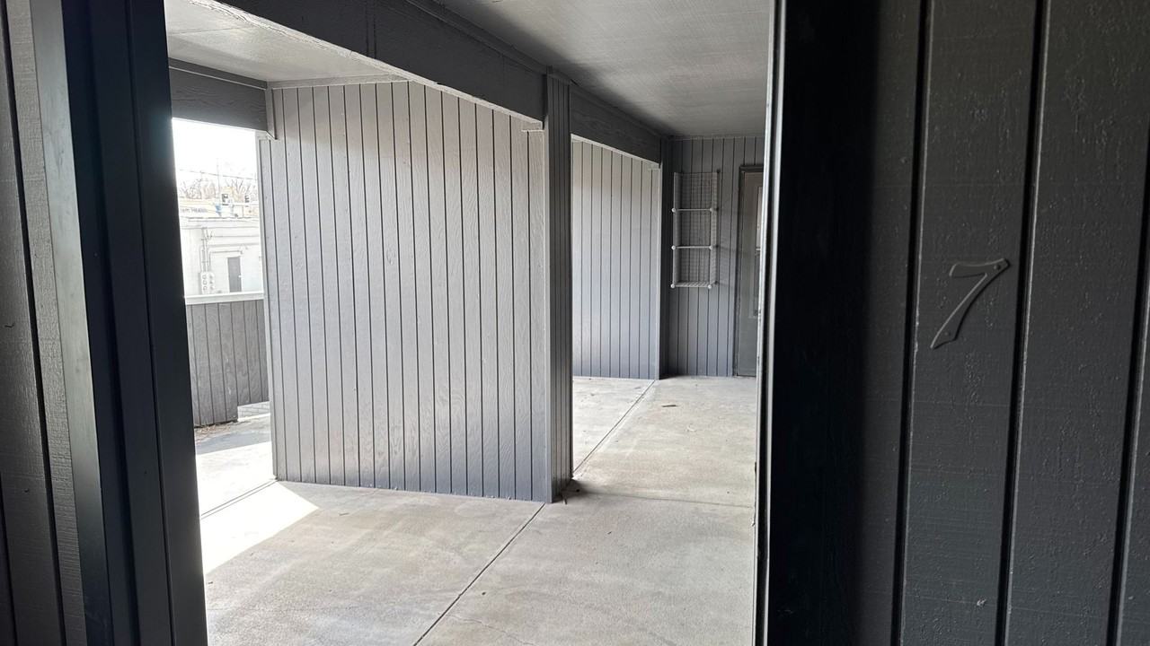 1121 N 28th St #7 - Photo 4 of 26