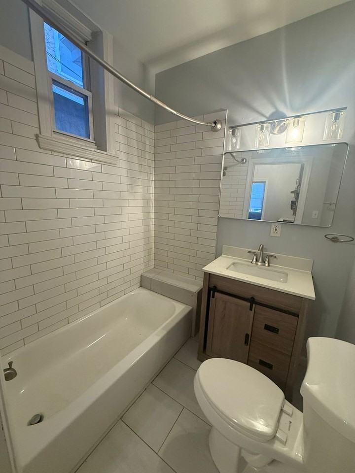 3805 Baring St - Photo 3 of 9