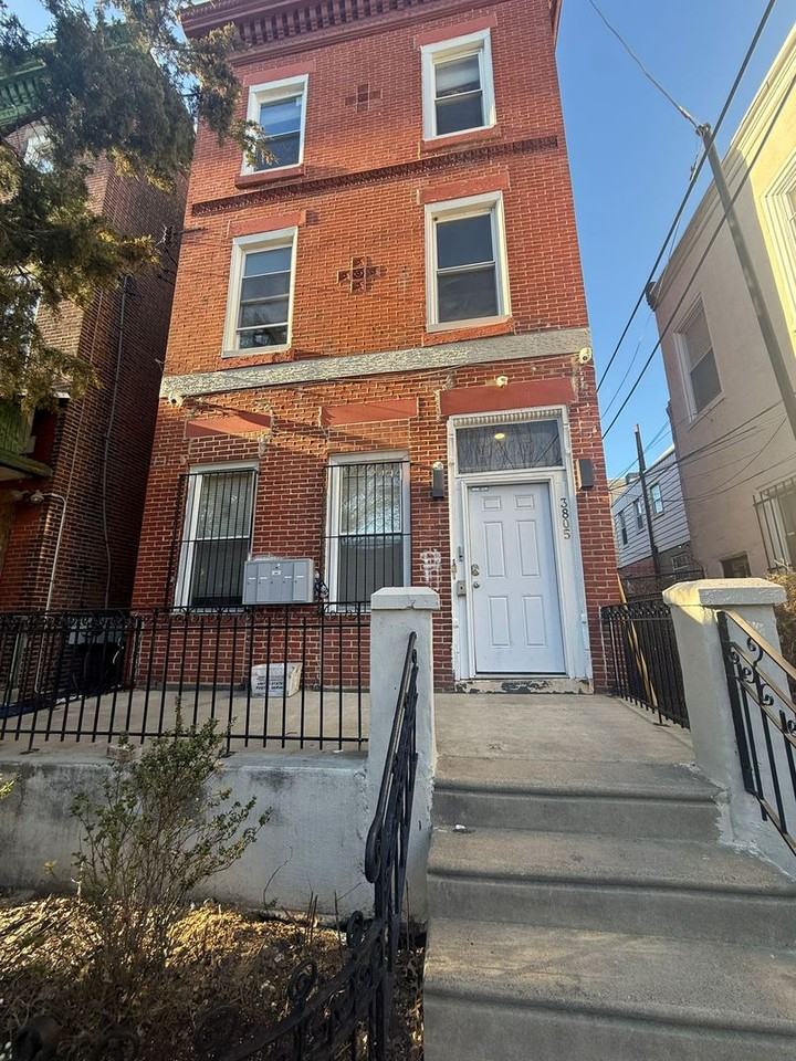 3805 Baring St - Photo 6 of 9