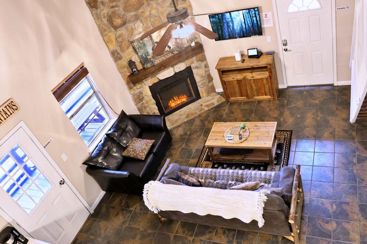 2263 Lones Branch Ln - Photo 3 of 17