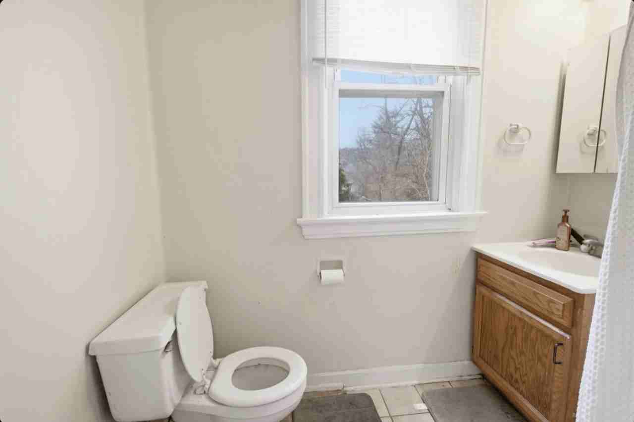 132 Parker St - Photo 6 of 8