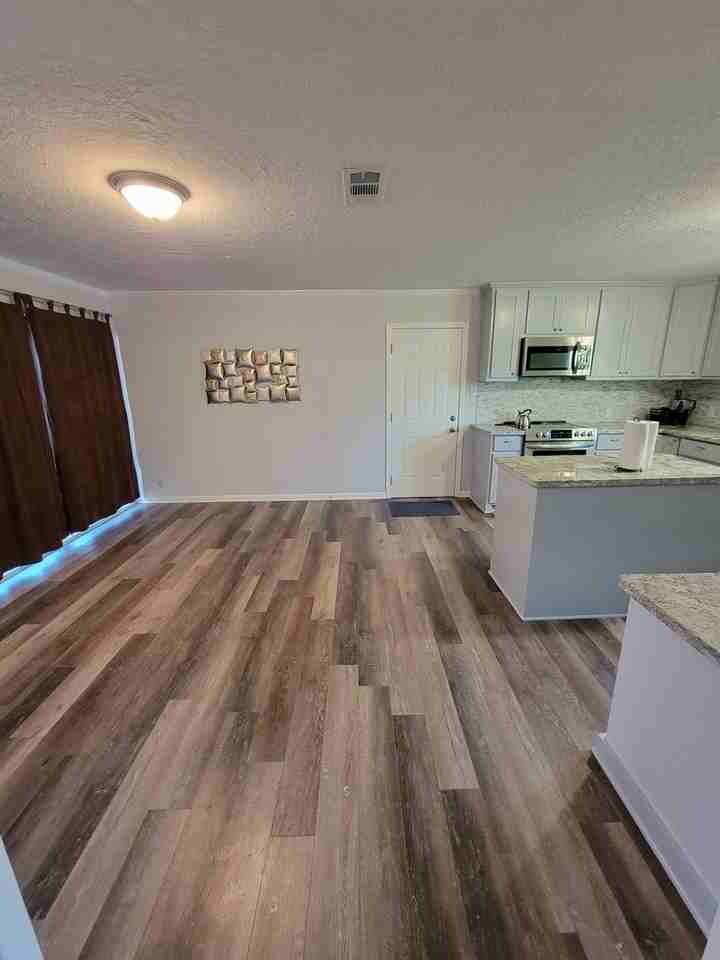 4200 Oaklawn St - Photo 7 of 22