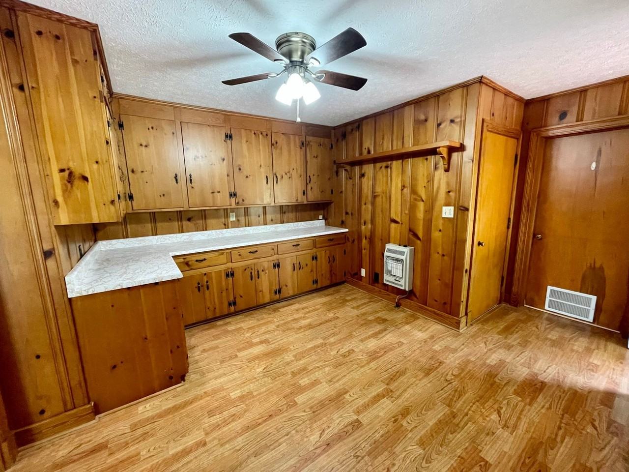 1206 S Madison St - Photo 5 of 16