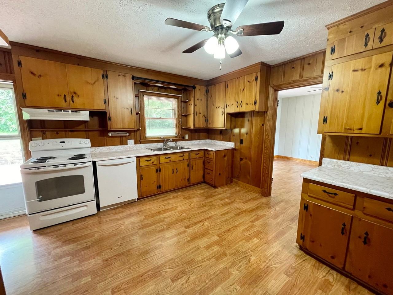 1206 S Madison St - Photo 6 of 16