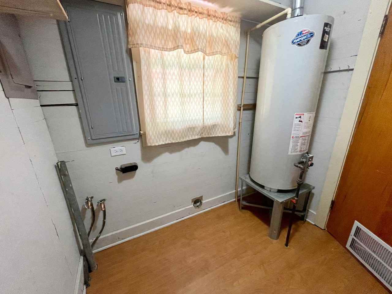 1206 S Madison St - Photo 7 of 16