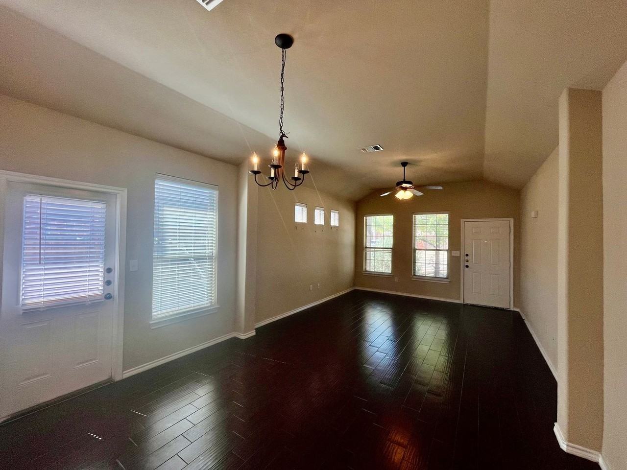 143 Creekside Villa Dr - Photo 5 of 18