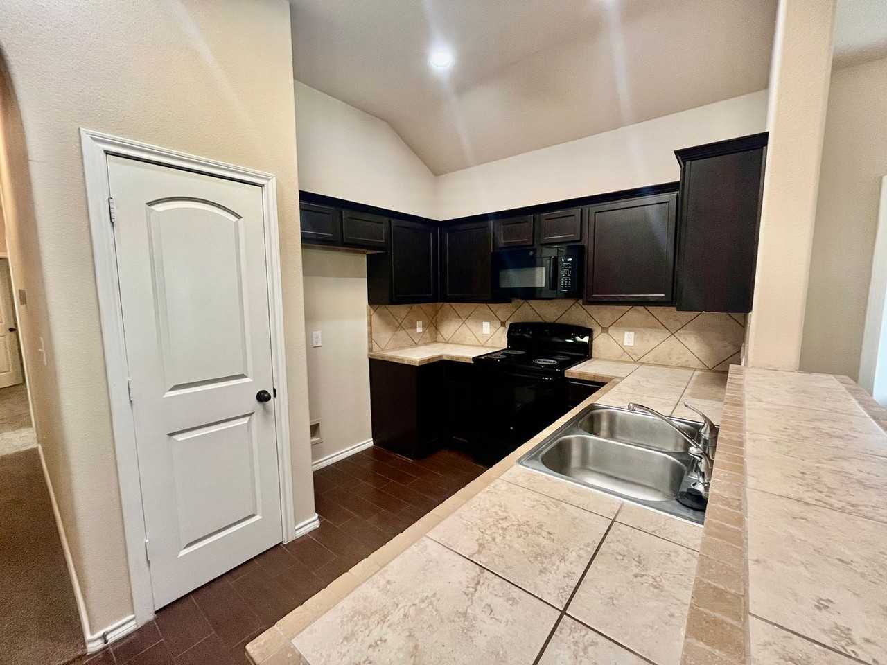 143 Creekside Villa Dr - Photo 7 of 18