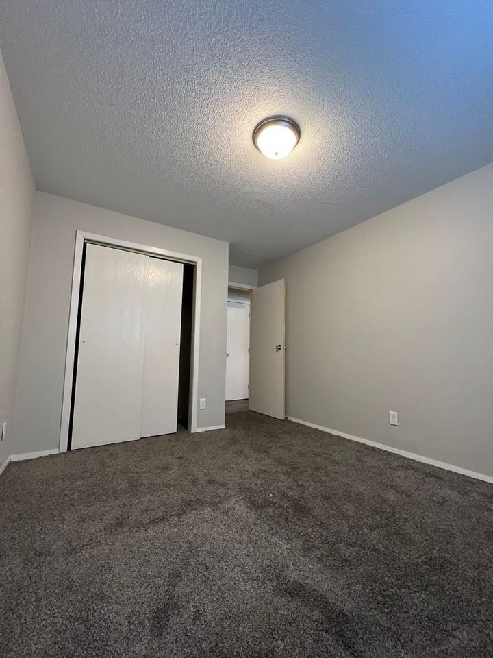 921 4th St S #4 - Photo 2 of 19