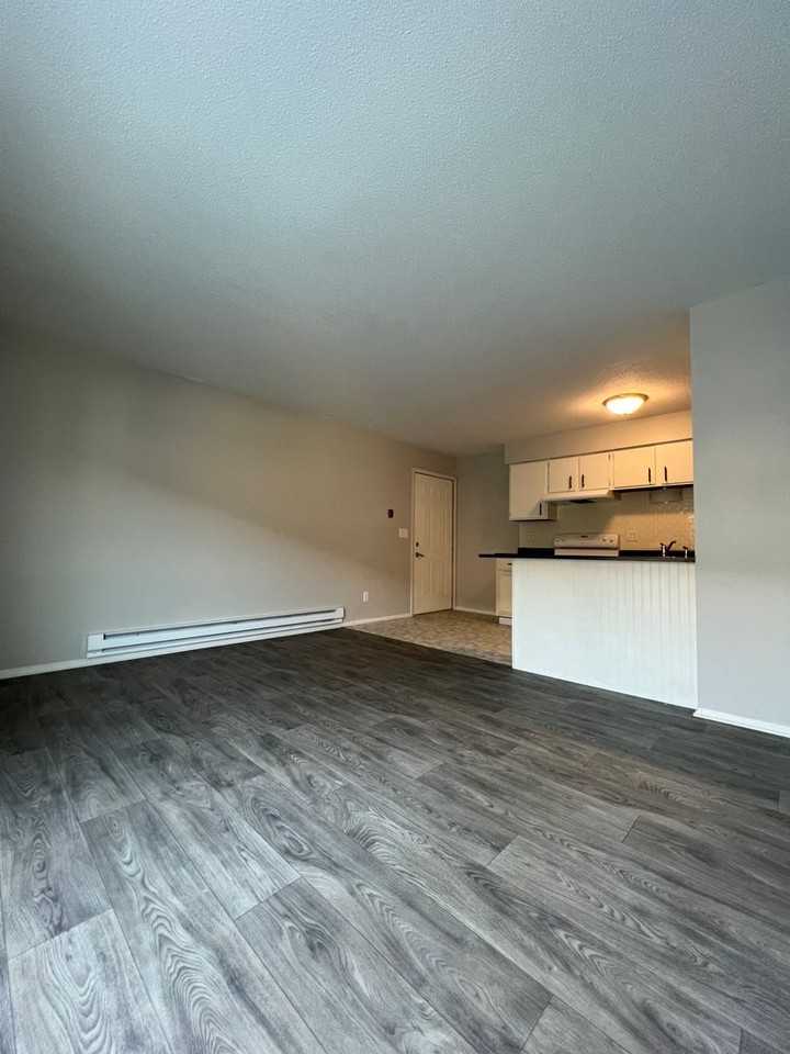 921 4th St S #4 - Photo 4 of 19