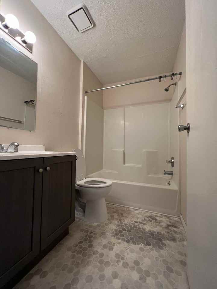 921 4th St S #4 - Photo 5 of 19