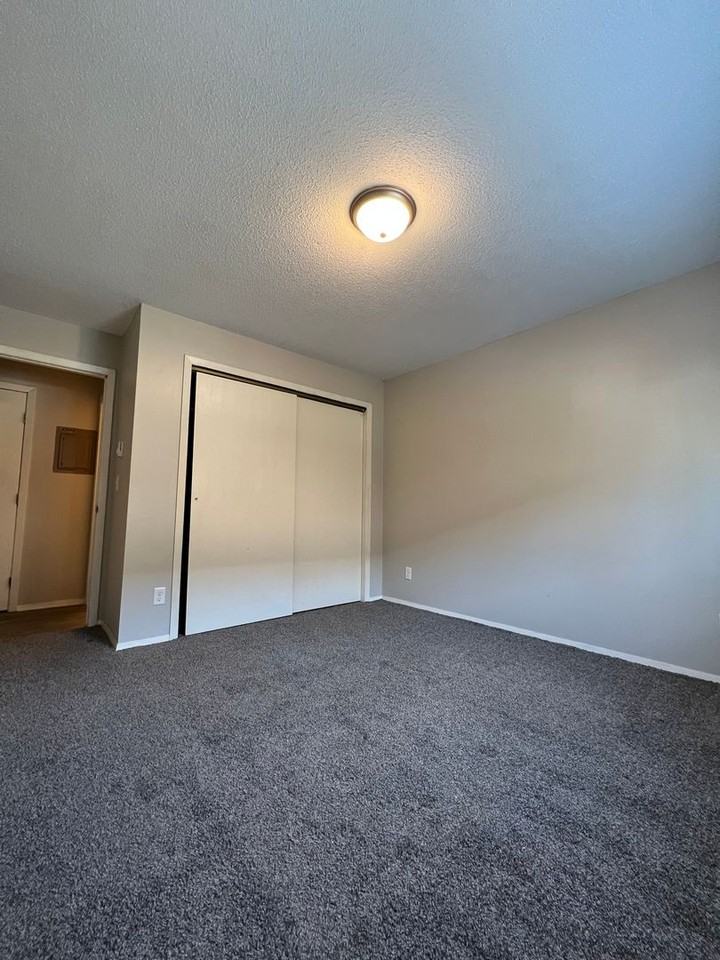 921 4th St S #4 - Photo 6 of 19