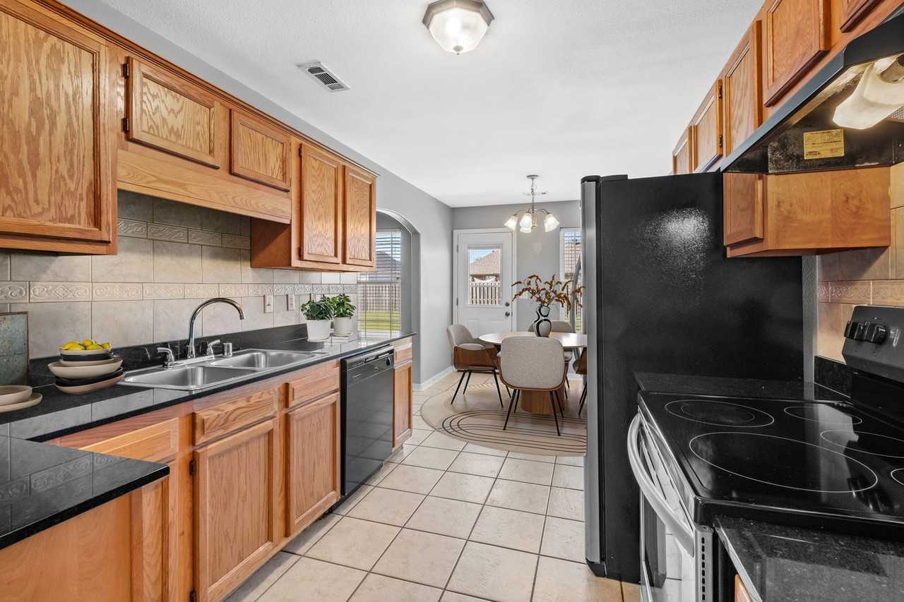 321 Coopers Farm Rd - Photo 4 of 33