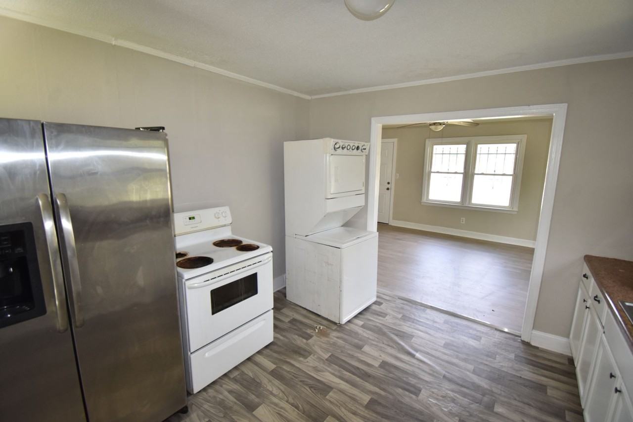 1527 Mcarthur Rd - Photo 2 of 11