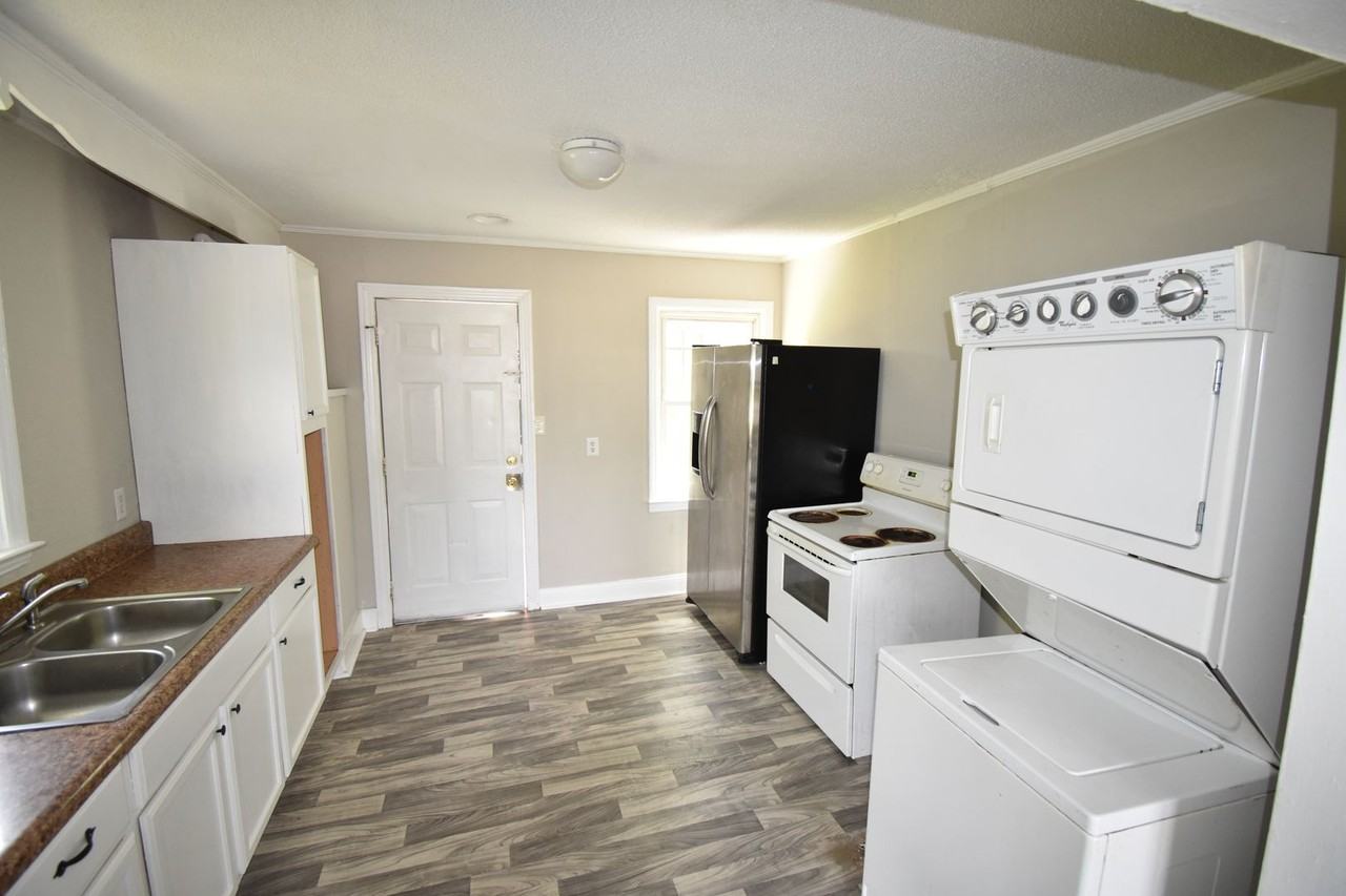 1527 Mcarthur Rd - Photo 4 of 11