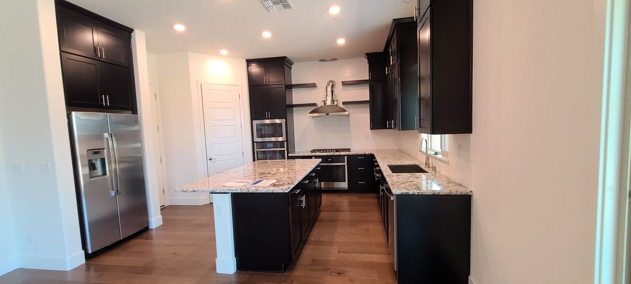 2208 Randolph Pl - Photo 3 of 42