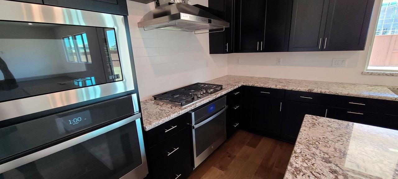 2208 Randolph Pl - Photo 4 of 42