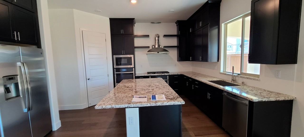 2208 Randolph Pl - Photo 5 of 42