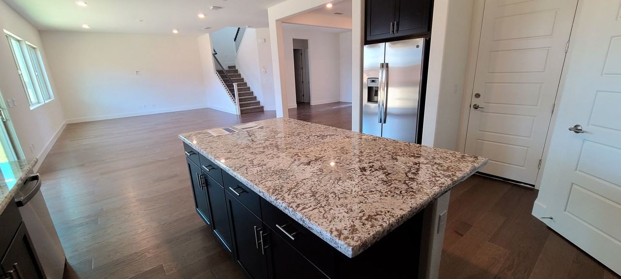 2208 Randolph Pl - Photo 6 of 42