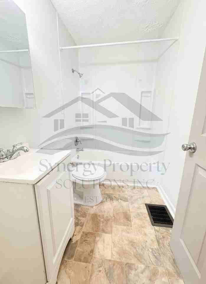 247 Sturges Ave - Photo 4 of 9