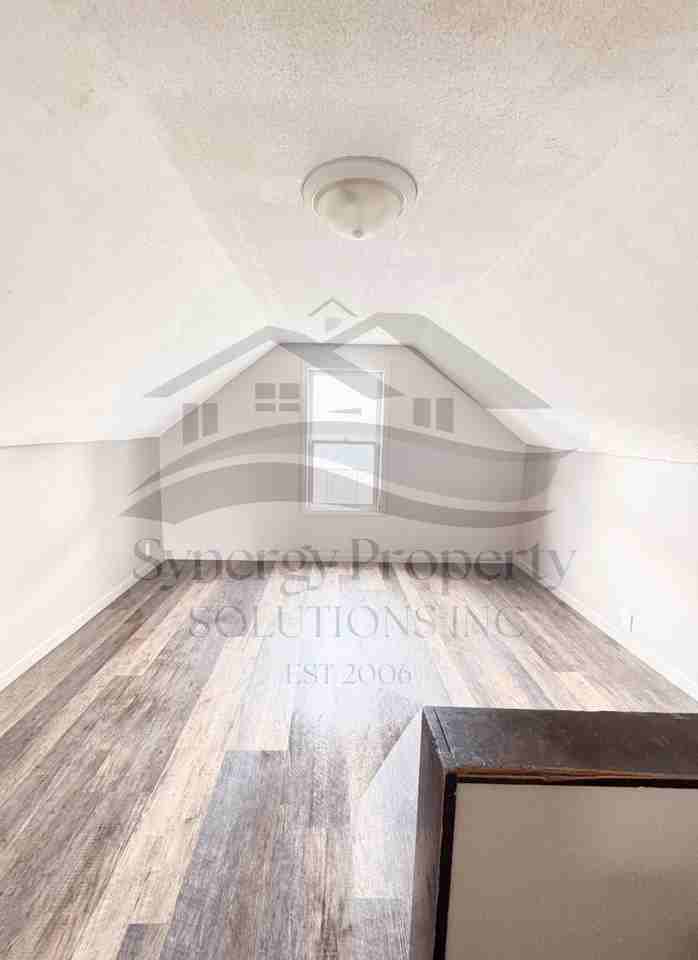 247 Sturges Ave - Photo 6 of 9