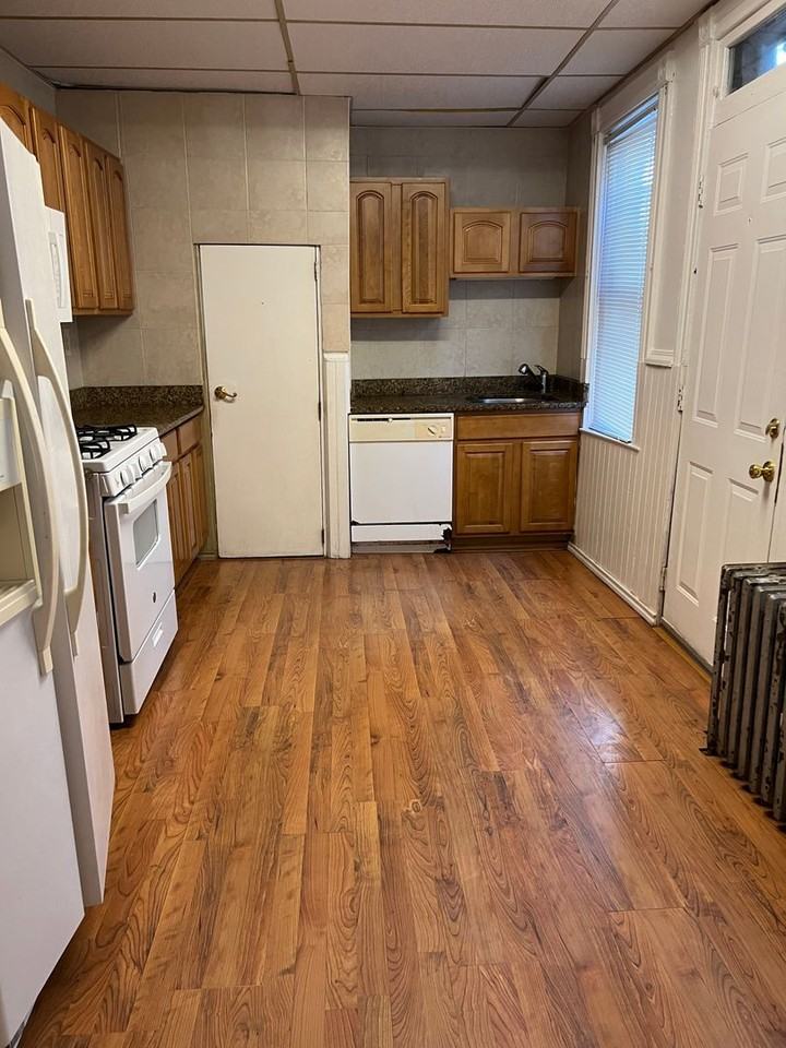 413 Howard Ave - Photo 4 of 12