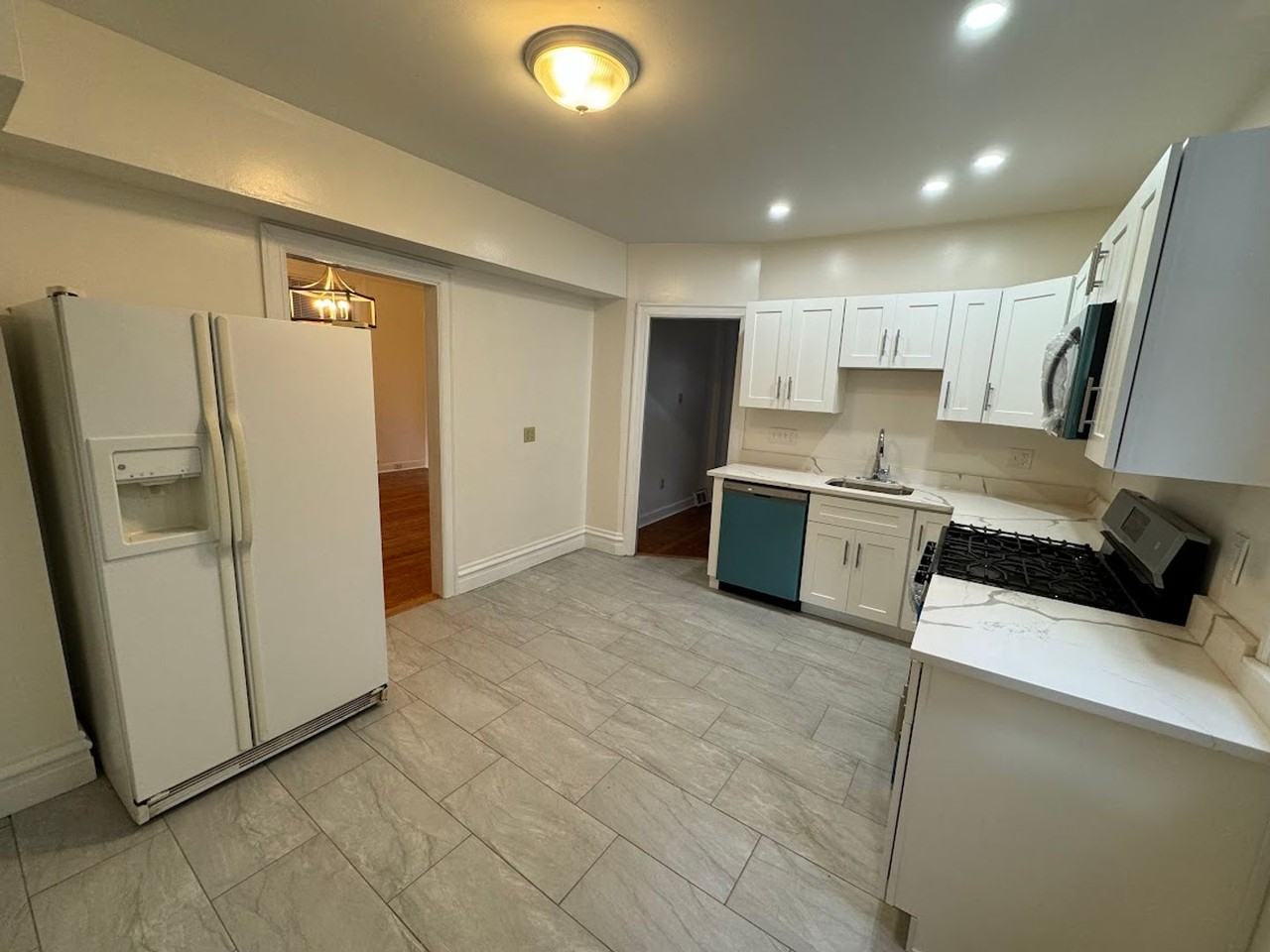 5924 Elwood St - Photo 5 of 39