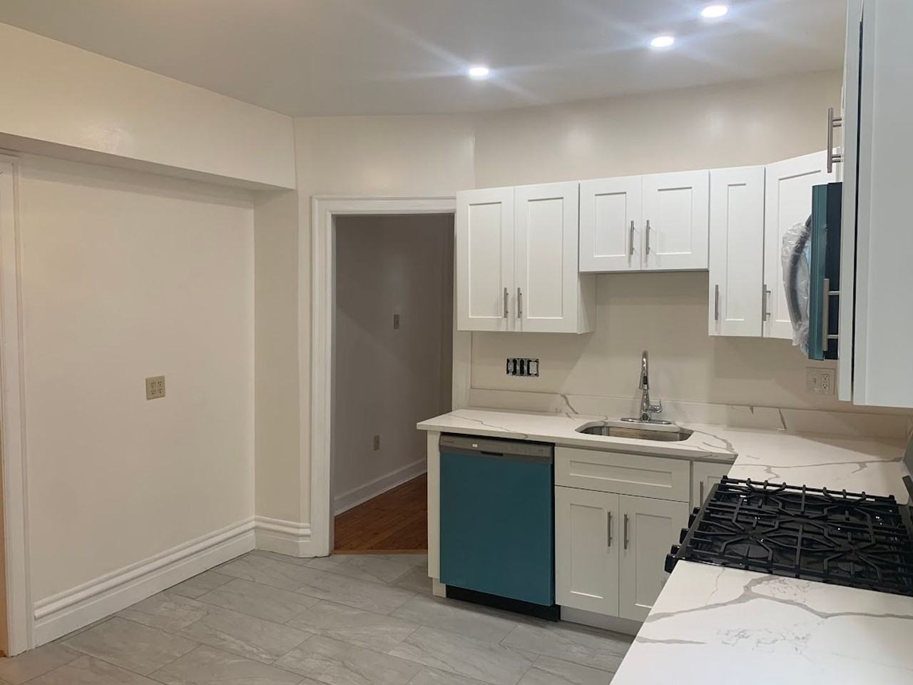 5924 Elwood St - Photo 7 of 39