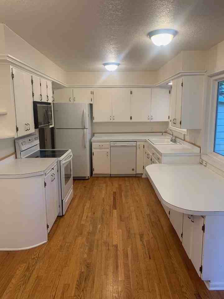 505 Brighton Ave - Photo 7 of 22