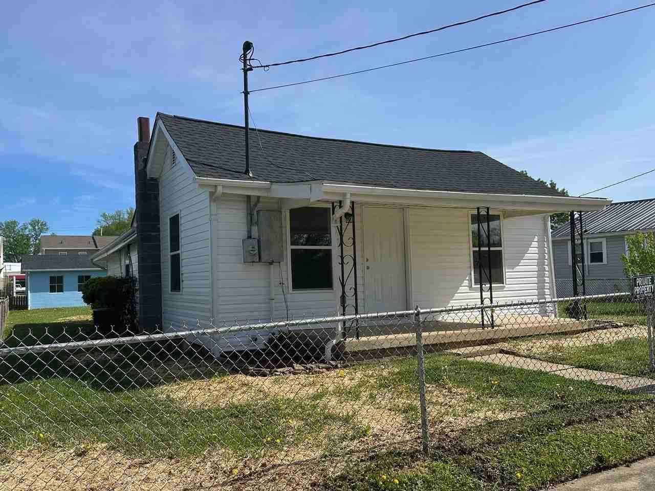 2202 Maxwell Ave - Photo 3 of 25