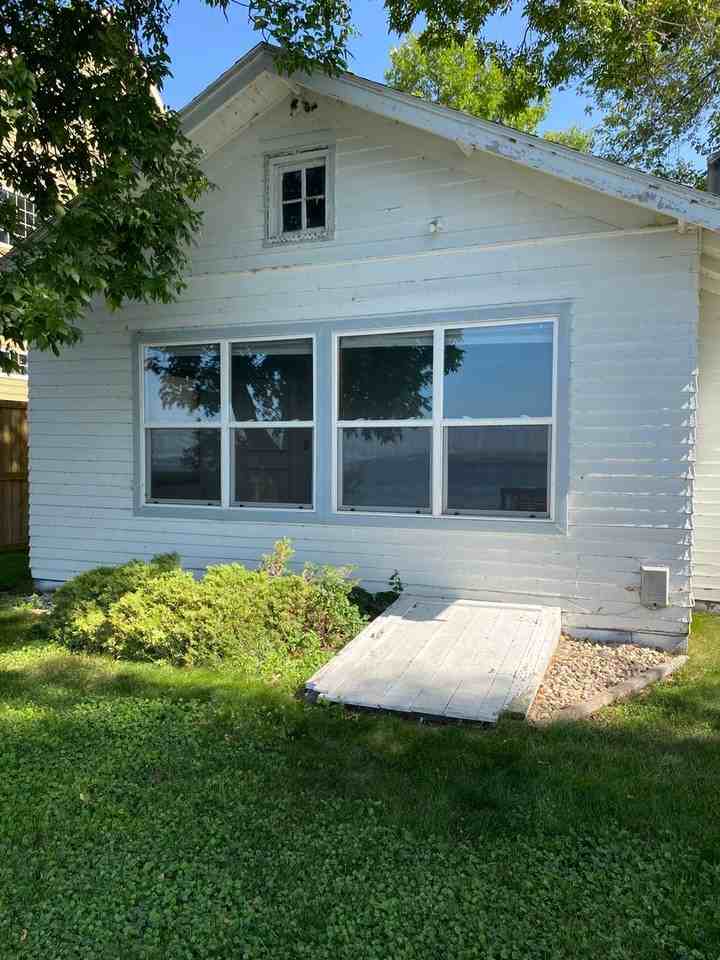 218 S Lake Dr - Photo 2 of 24