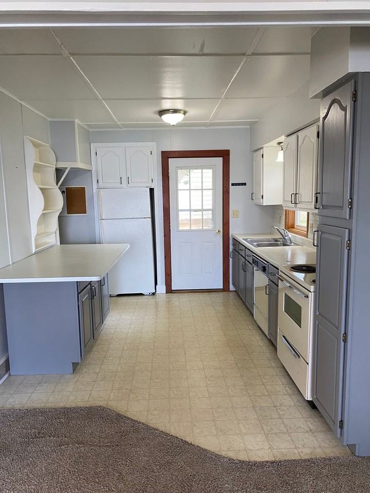 218 S Lake Dr - Photo 4 of 24