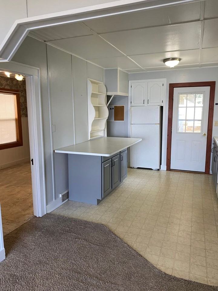 218 S Lake Dr - Photo 5 of 24