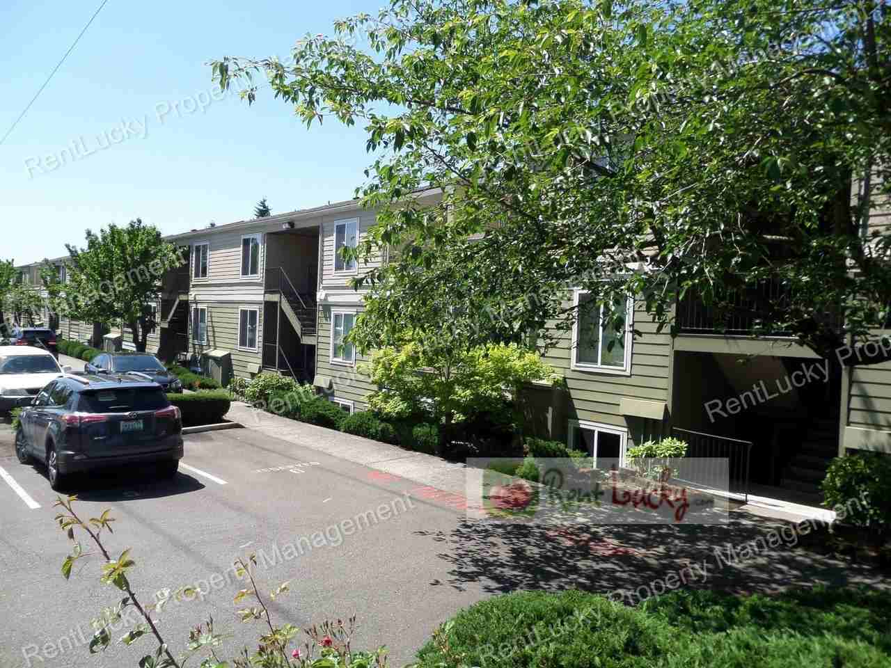 3233 Ne 12th St #302 - Photo 4 of 15