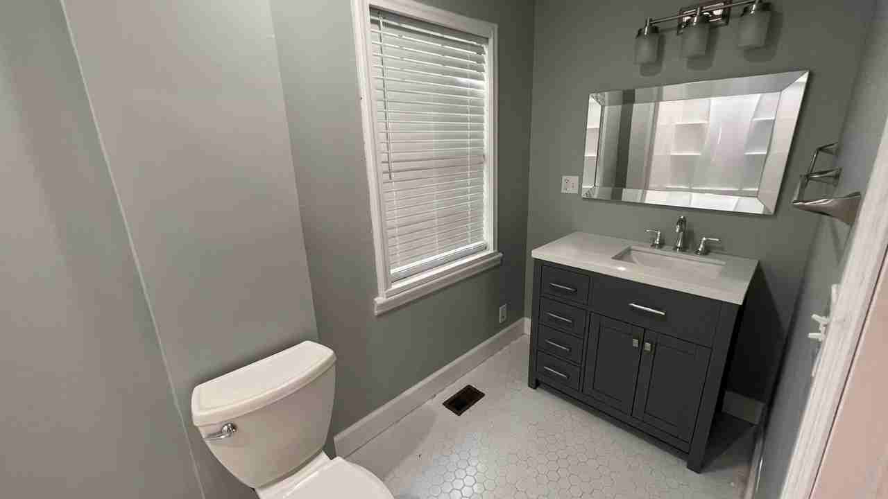 1103 E 33rd St - Photo 4 of 17