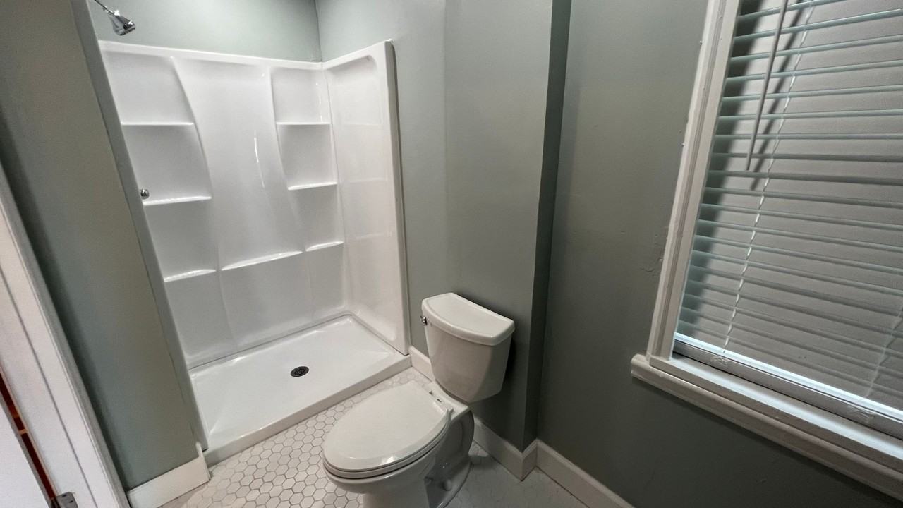 1103 E 33rd St - Photo 6 of 17