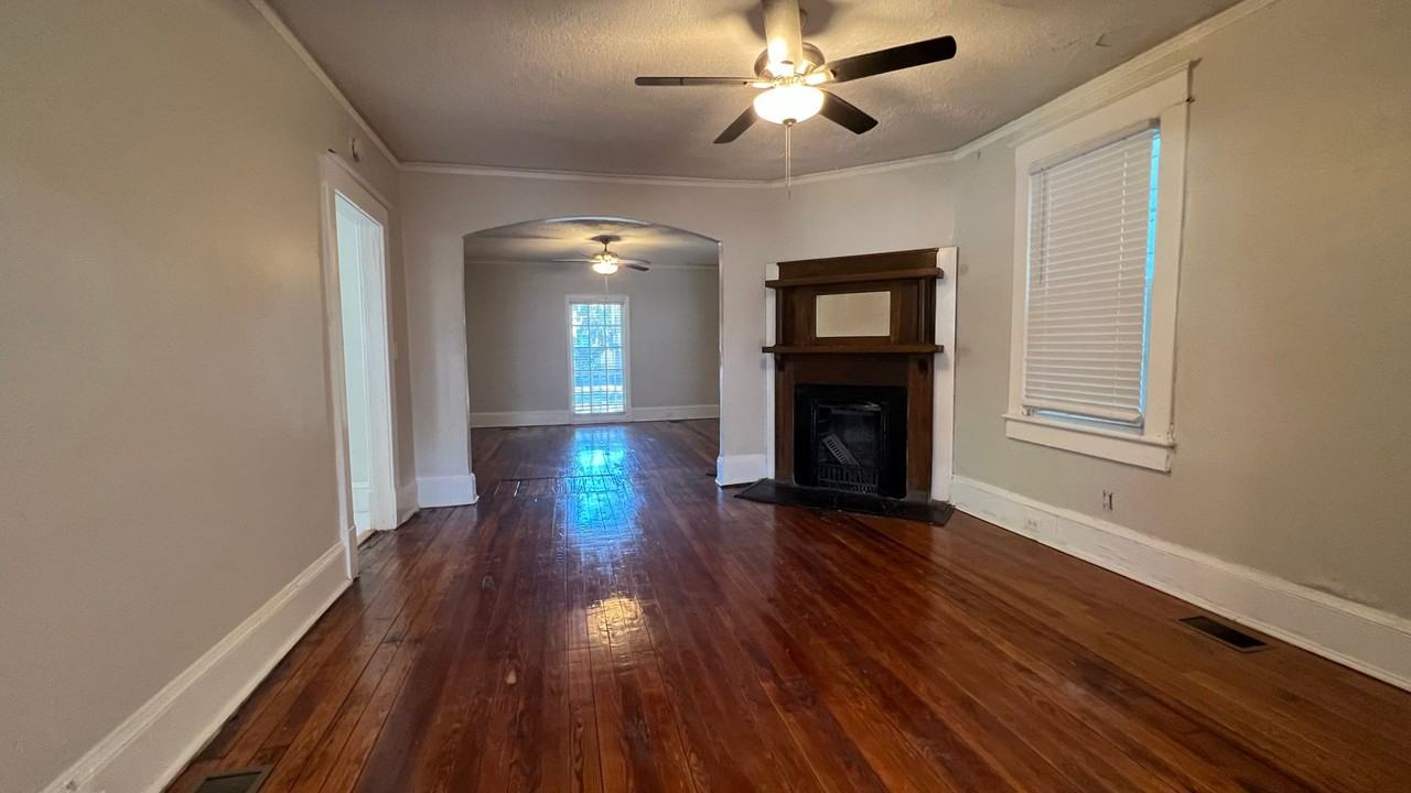 1103 E 33rd St - Photo 7 of 17