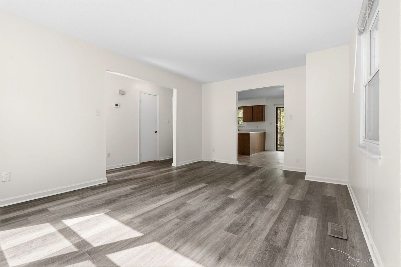 121 Gregory Dr - Photo 3 of 20