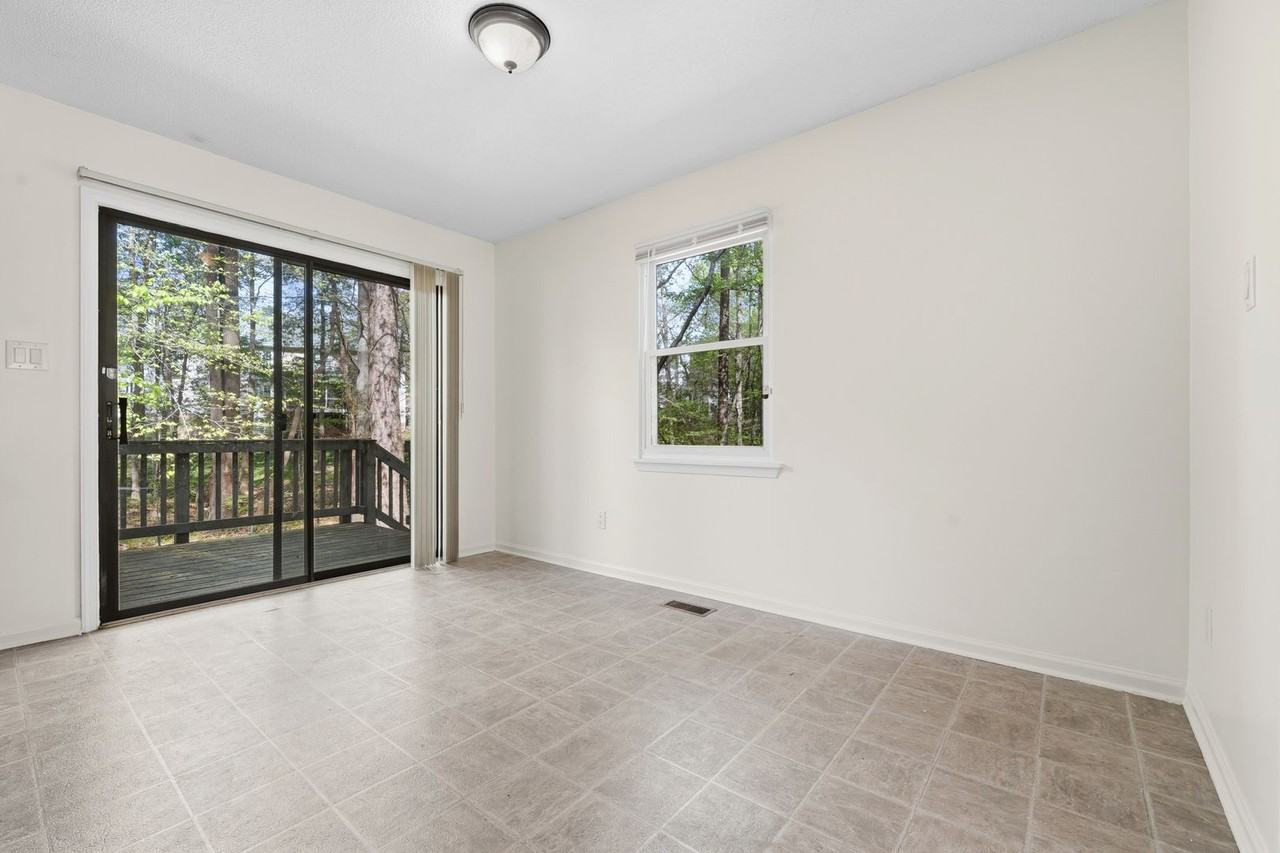 121 Gregory Dr - Photo 4 of 20