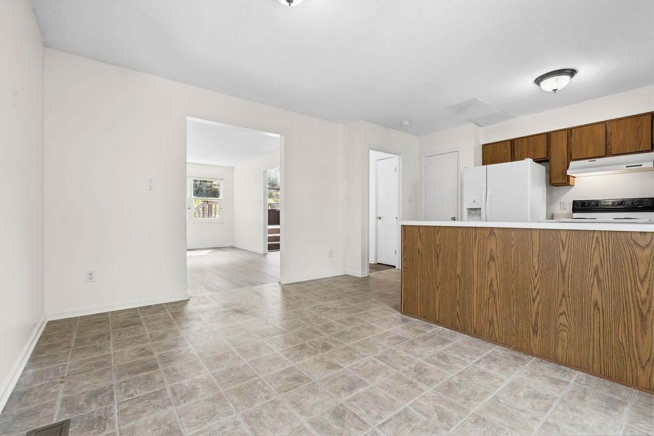 121 Gregory Dr - Photo 5 of 20