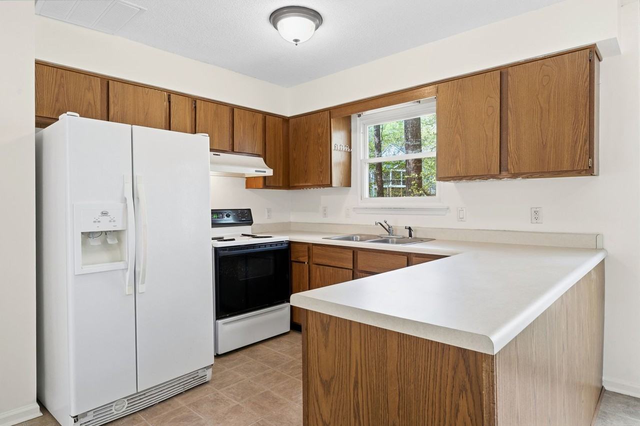 121 Gregory Dr - Photo 6 of 20