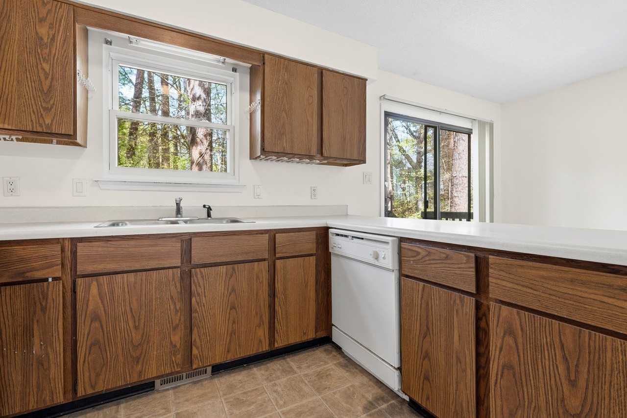 121 Gregory Dr - Photo 7 of 20