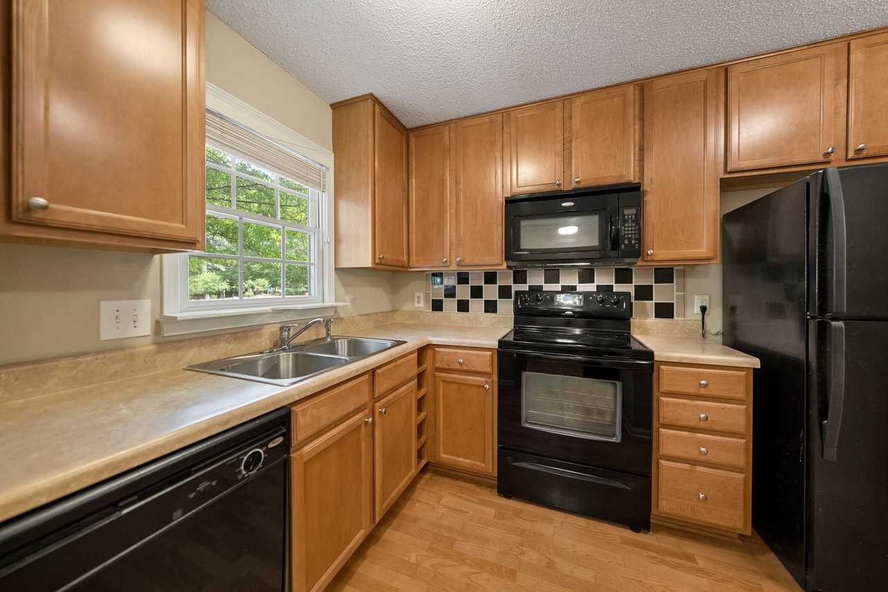 100 Westover Ct - Photo 2 of 14