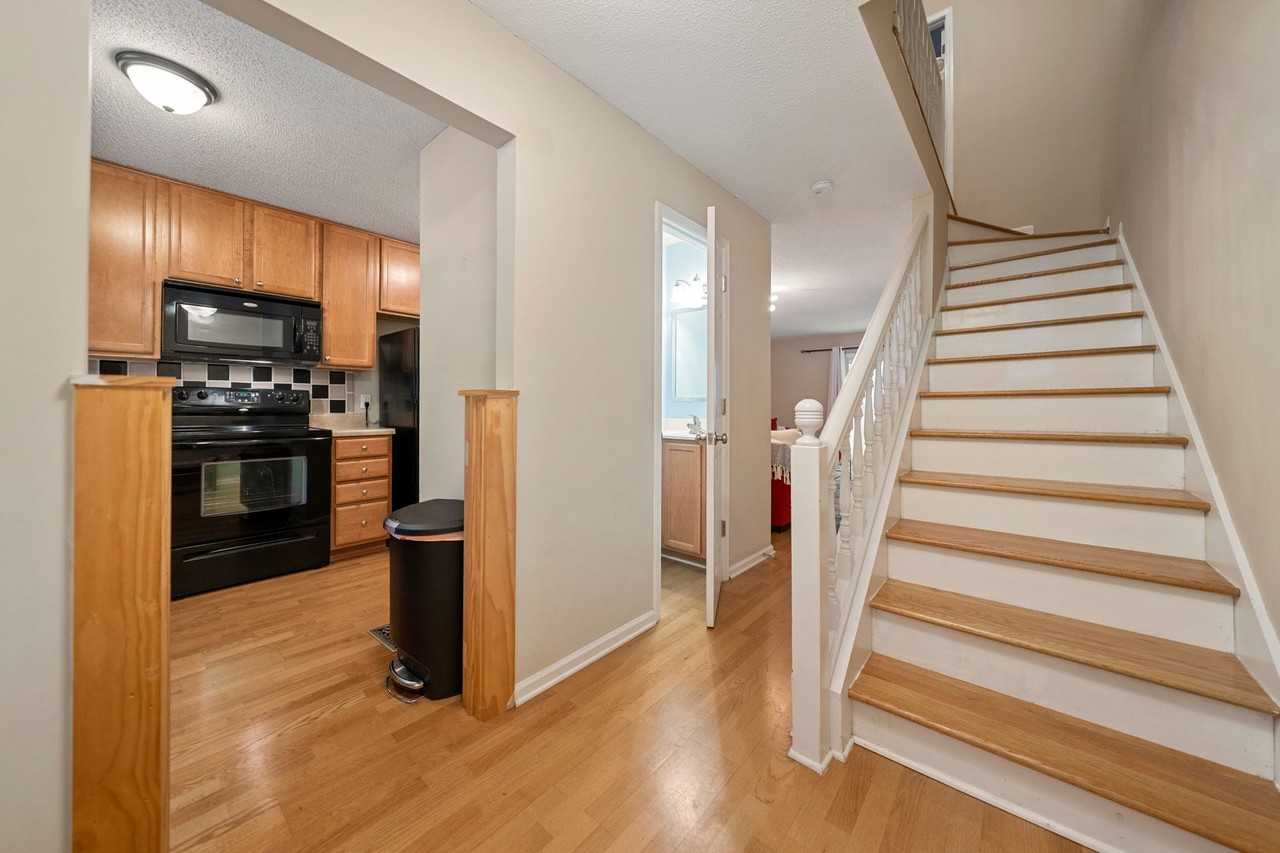 100 Westover Ct - Photo 5 of 14