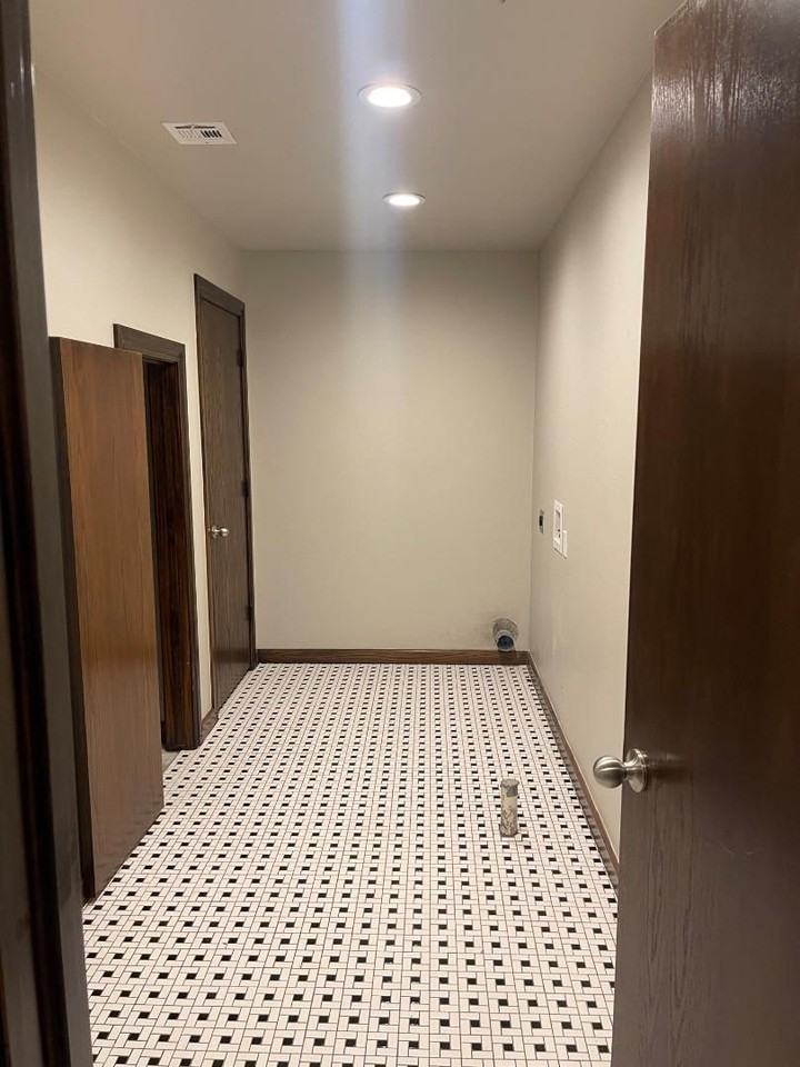 432 E Symmes St - Photo 3 of 15