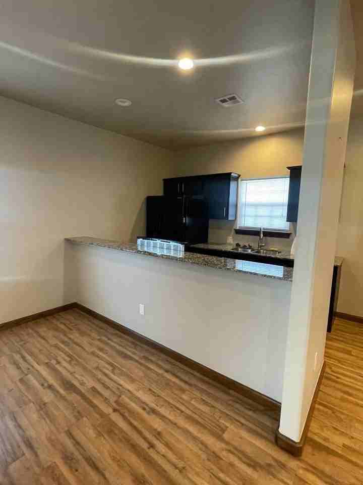 432 E Symmes St - Photo 7 of 15