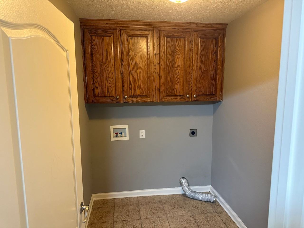 2403 Lancashire Ln - Photo 5 of 20