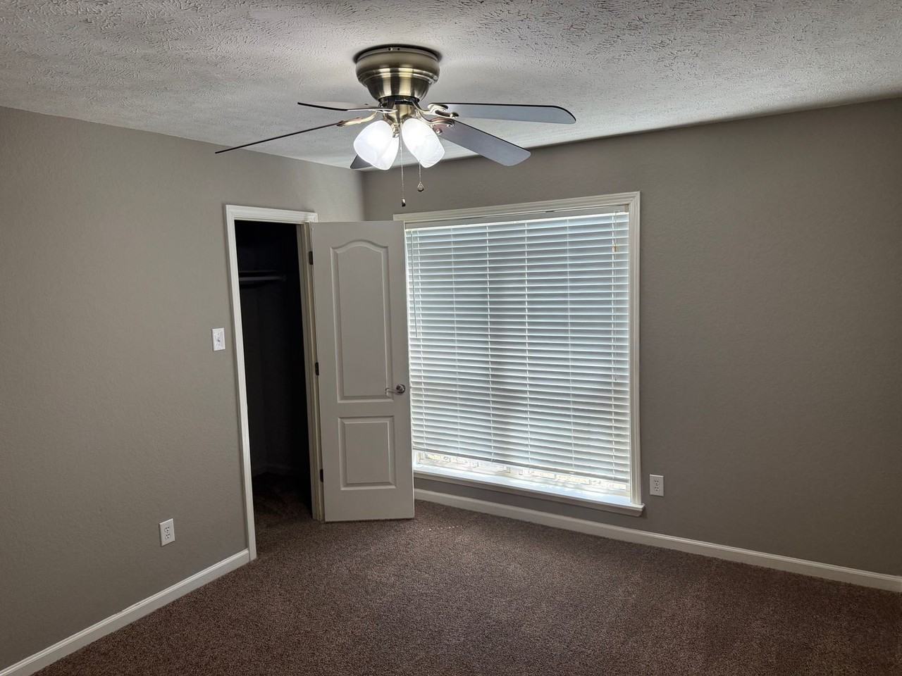 2403 Lancashire Ln - Photo 6 of 20