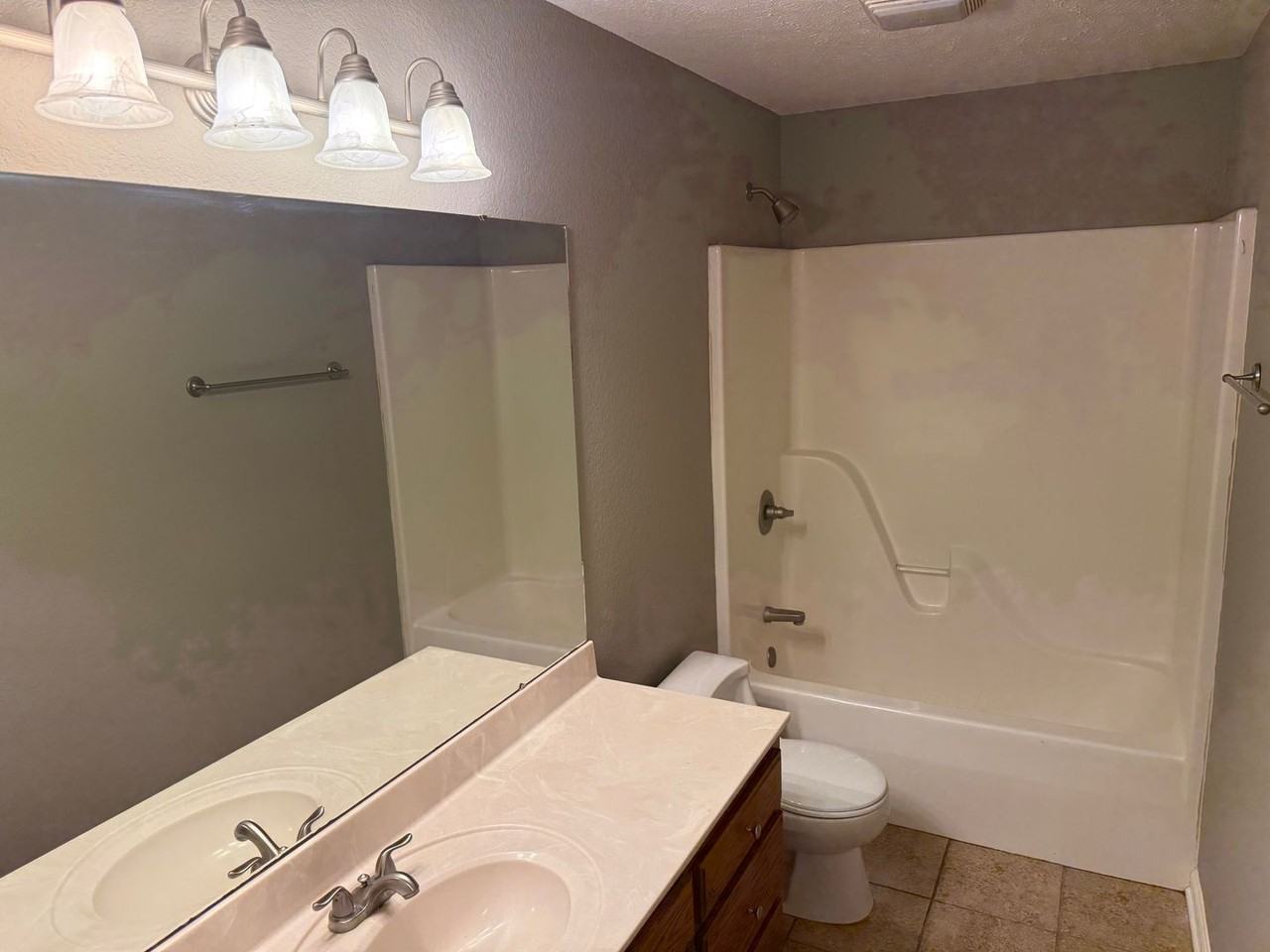 2403 Lancashire Ln - Photo 7 of 20