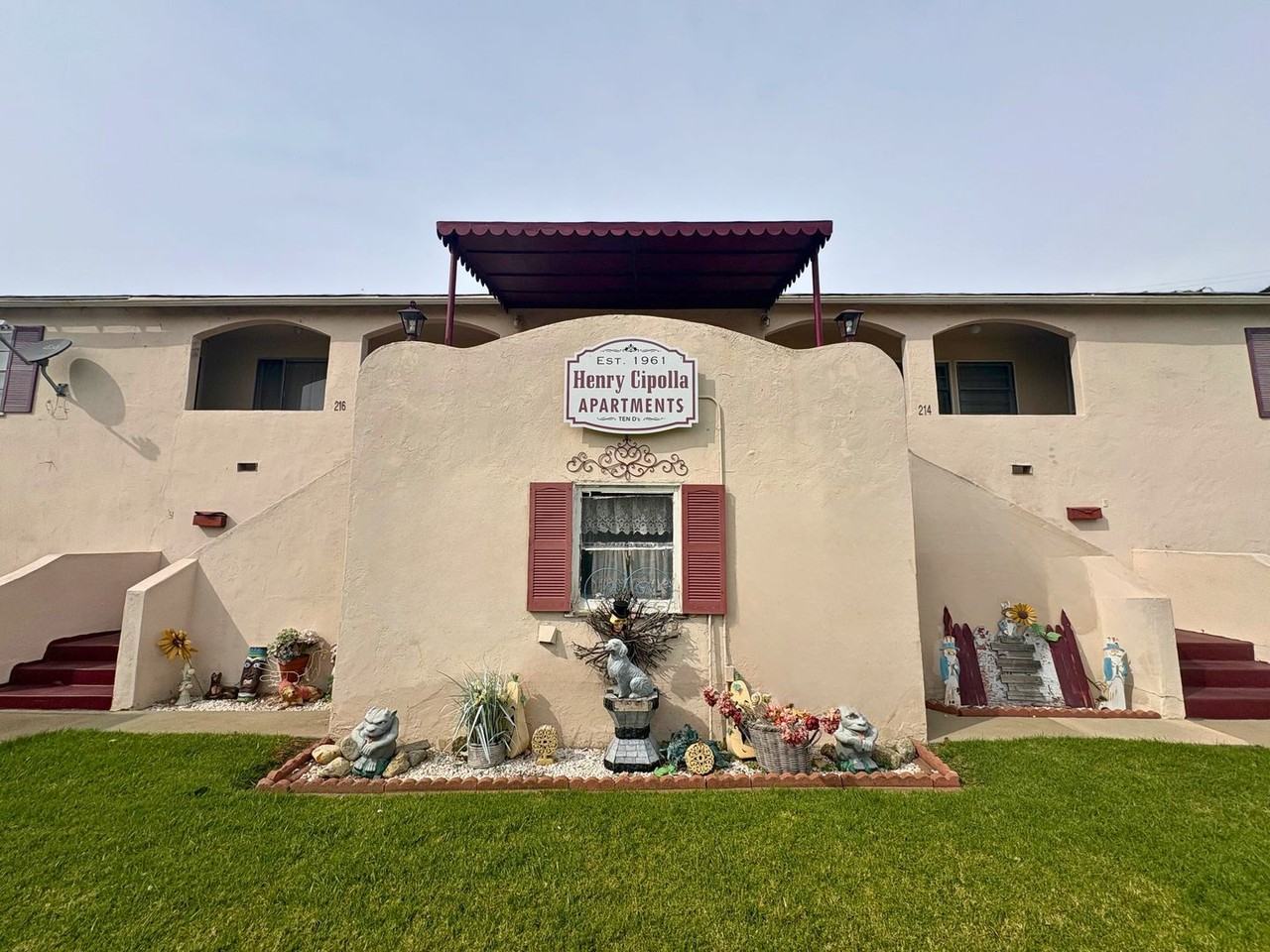 210 W D St - Photo 4 of 24