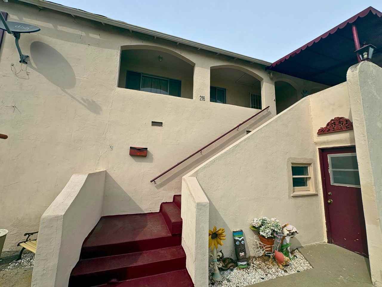 210 W D St - Photo 6 of 24